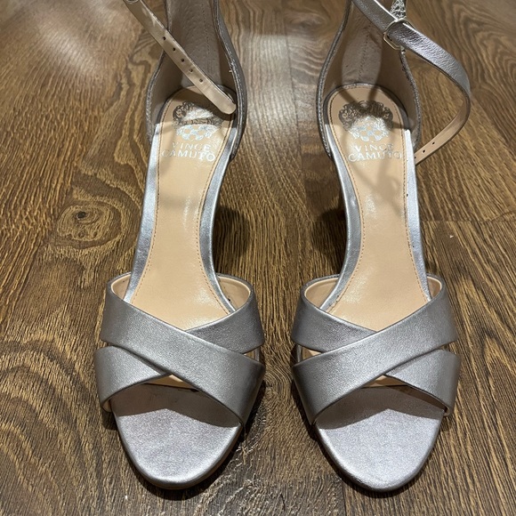 Vince Camuto sandals, very good condition - Picture 2 of 3